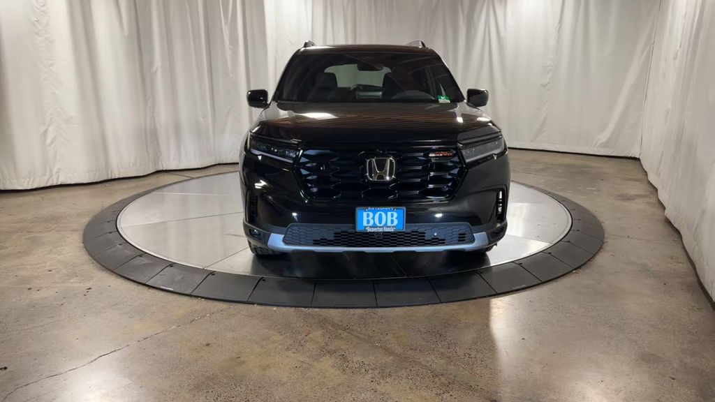 2025 Honda Pilot TrailSport photo 2