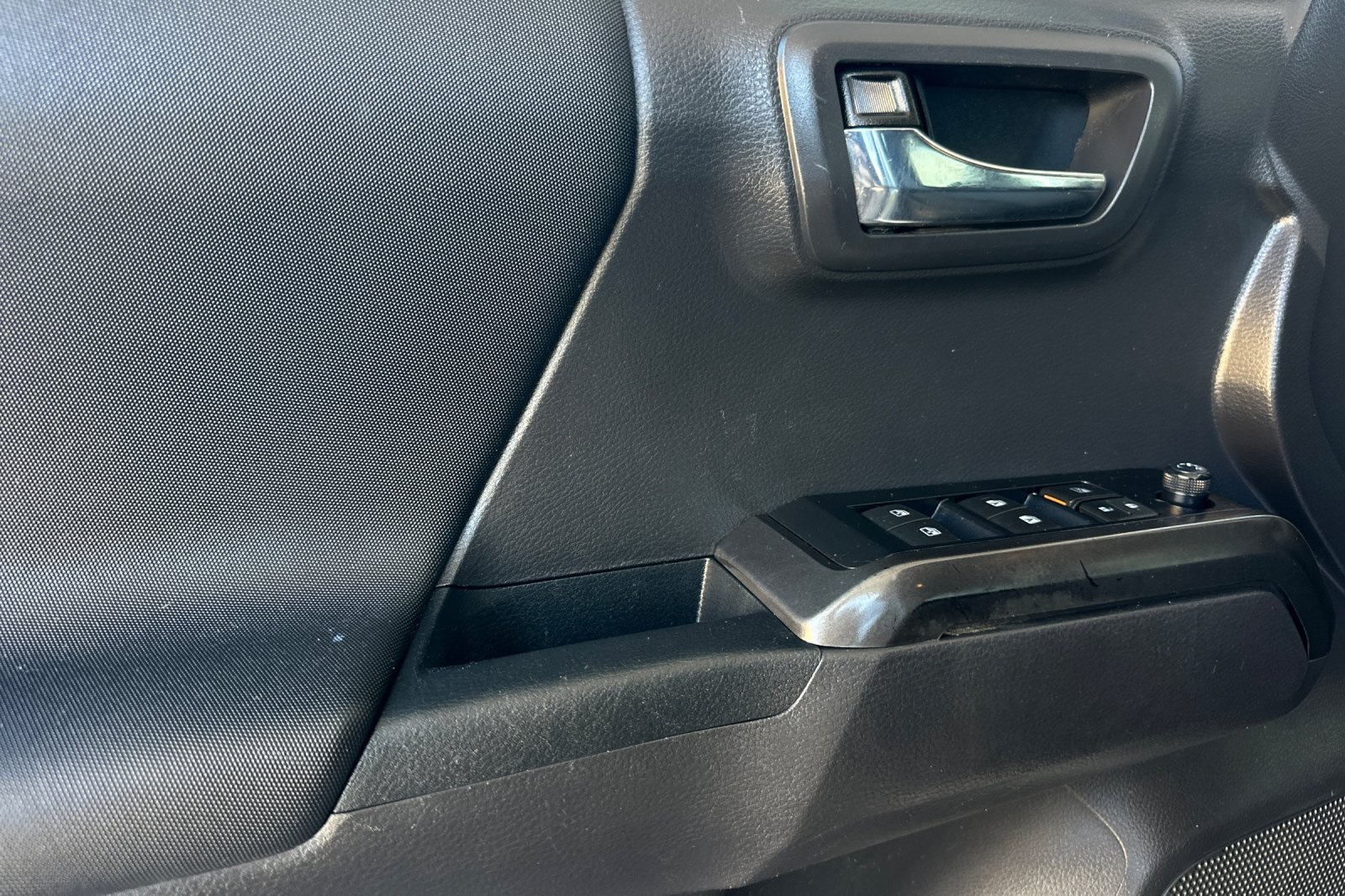 2022 Toyota Tacoma TRD Off-Road V6 photo 10