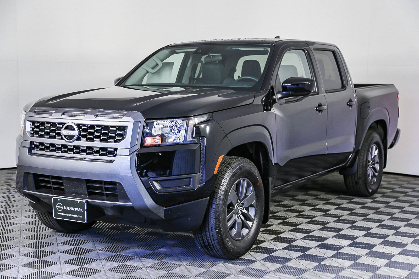 2025 Nissan Frontier SV photo 5