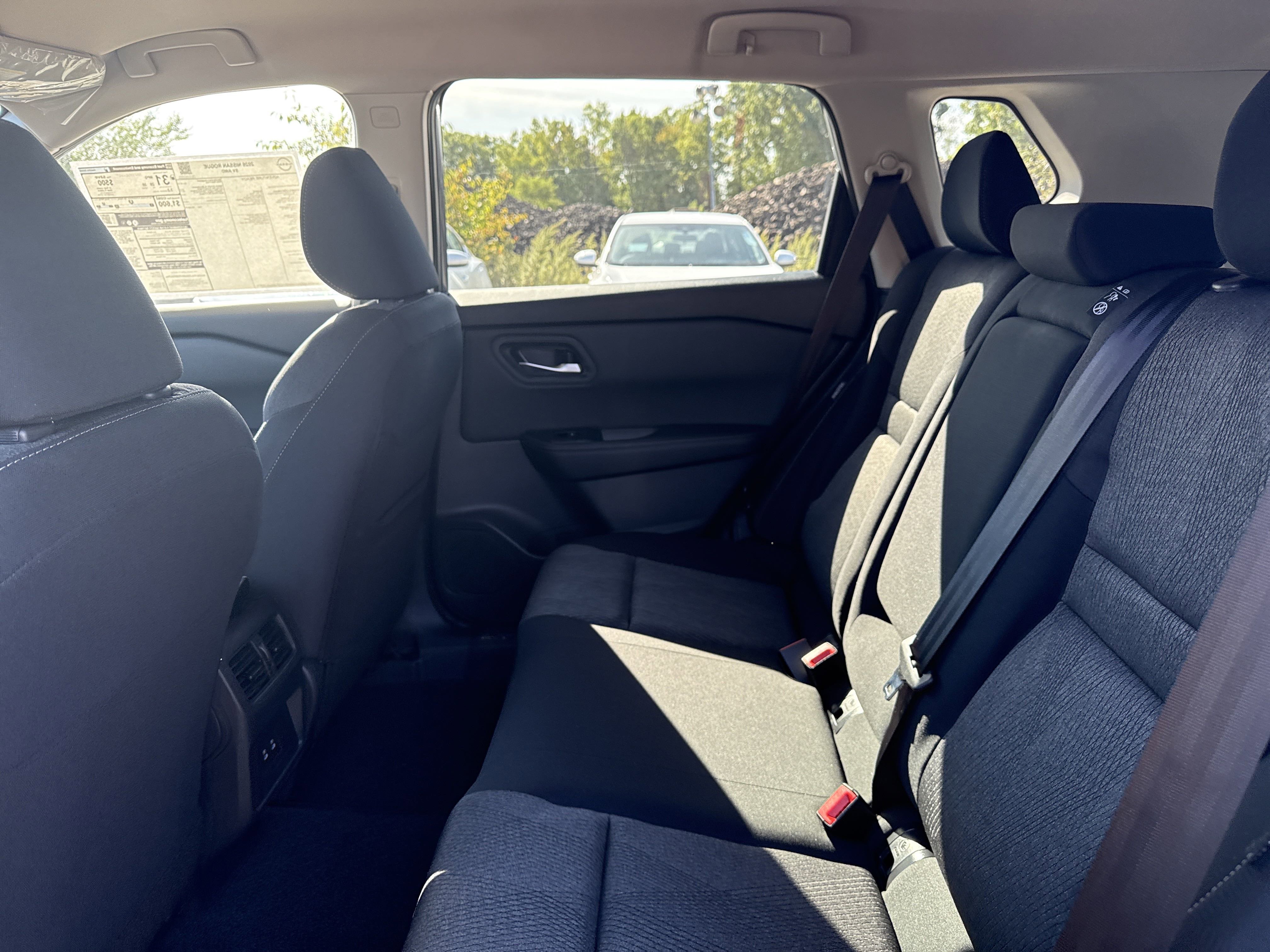 2026 Nissan Rogue SV photo 4
