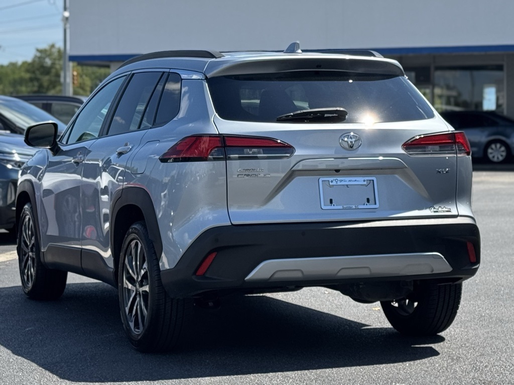 2024 Toyota Corolla Cross XLE photo 2