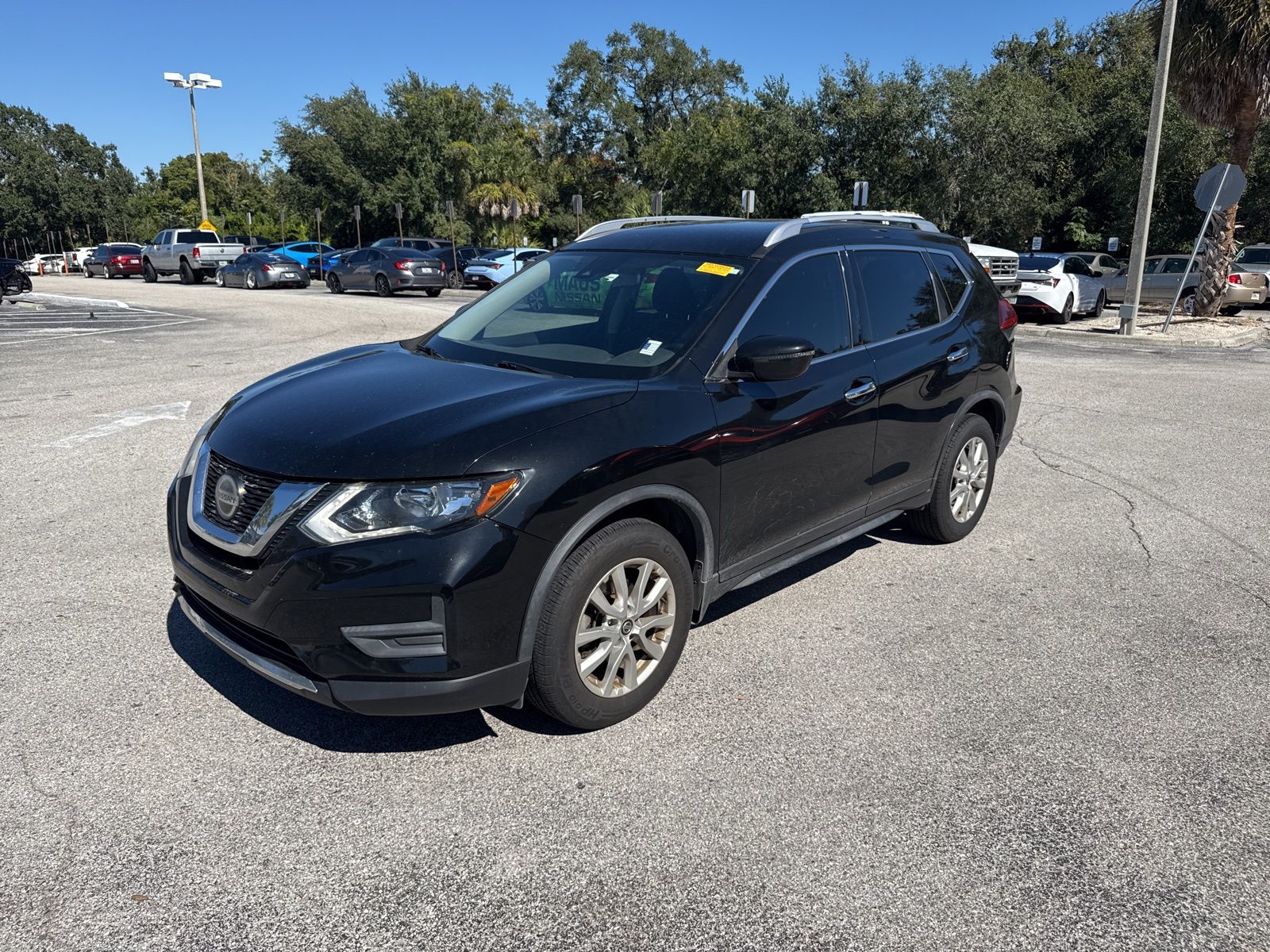 2020 Nissan Rogue SV photo 3