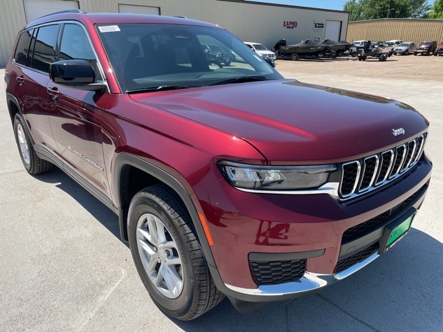 2025 Jeep Grand Cherokee Laredo photo 2
