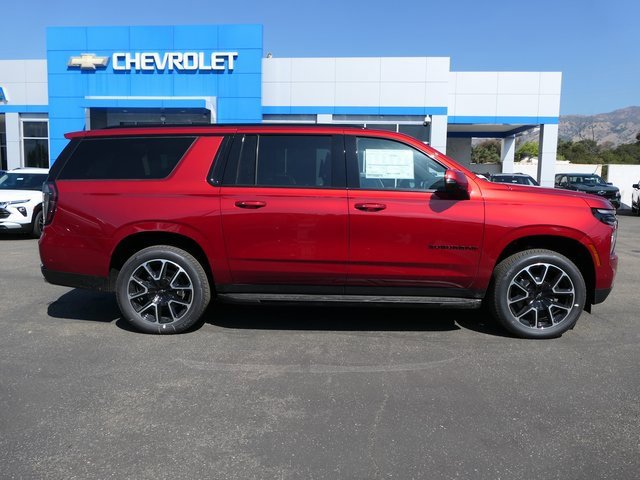 2026 Chevrolet Suburban RST photo 2