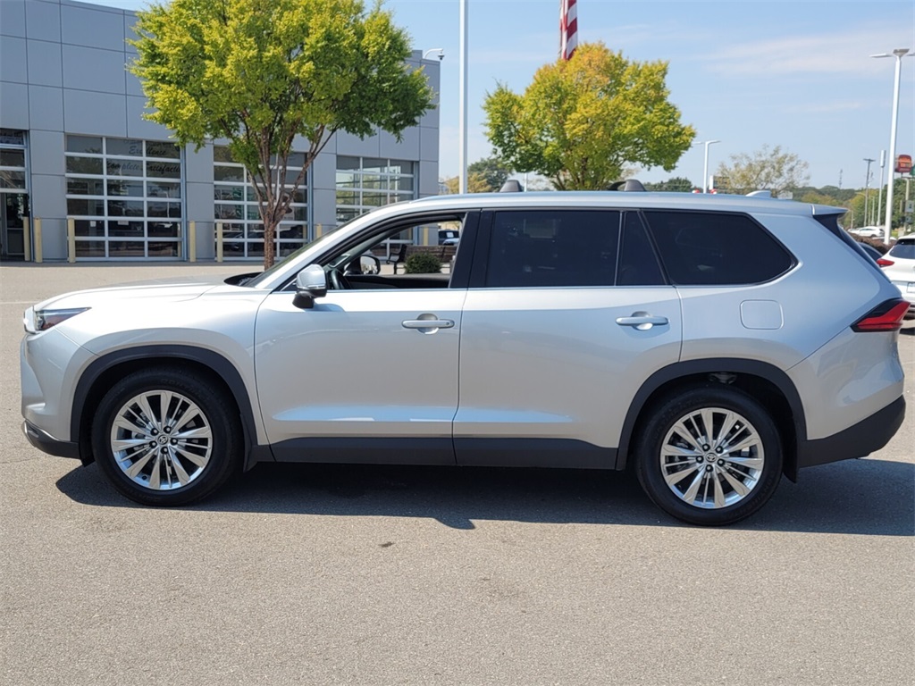 2024 Toyota Grand Highlander Platinum photo 3