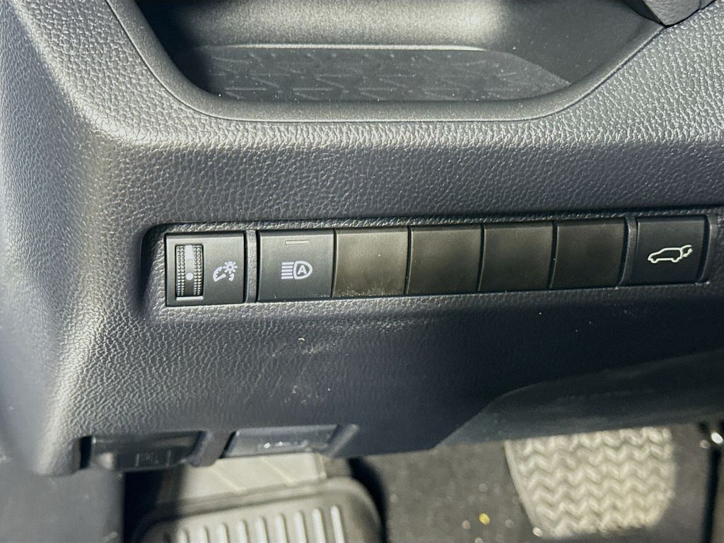 2023 Toyota RAV4 XLE Premium photo 9