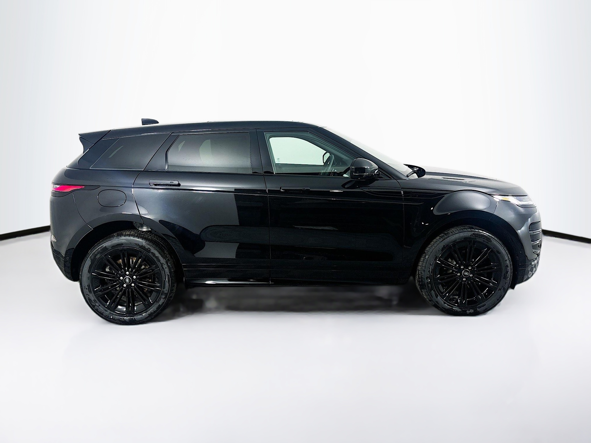 2026 Land Rover Range Rover Evoque Dynamic SE photo 4