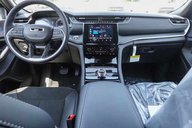 2025 Jeep Grand Cherokee Altitude X photo 22