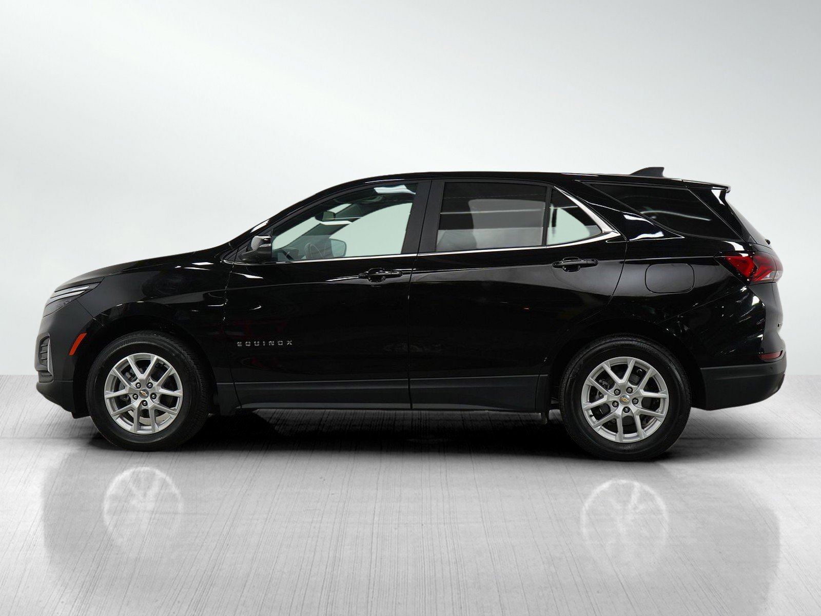 Used 2022 Chevrolet Equinox LT with VIN 3GNAXUEV3NL255772 for sale in Burnsville, Minnesota