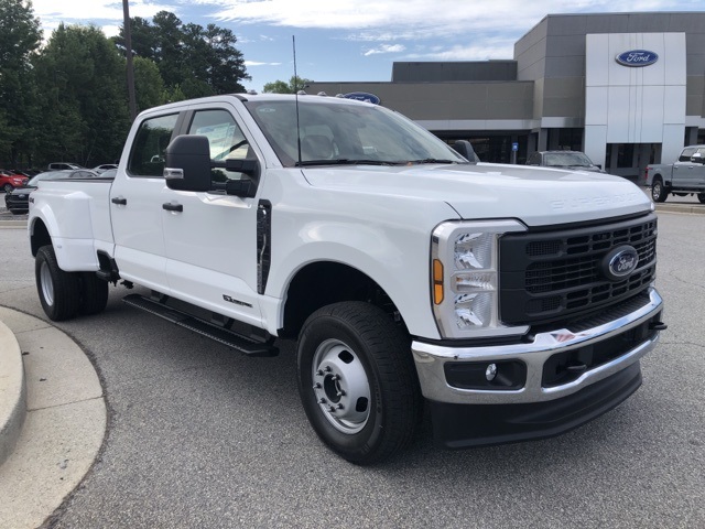 2025 Ford F-350 photo 2