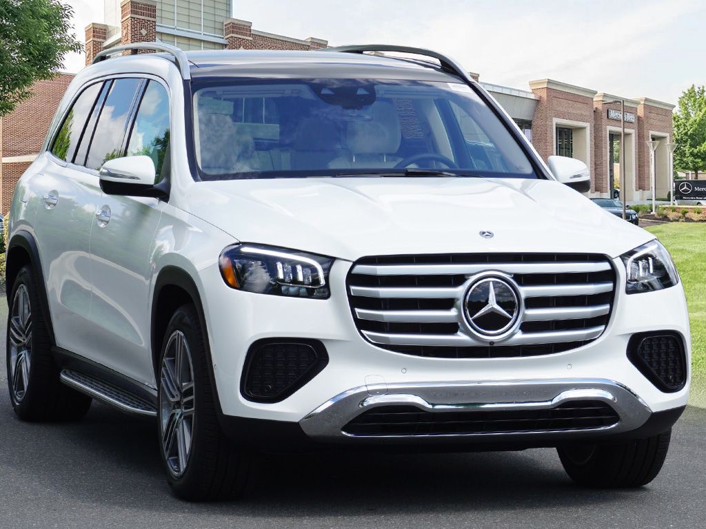2025 Mercedes Benz GLS 450 4MATIC photo 3