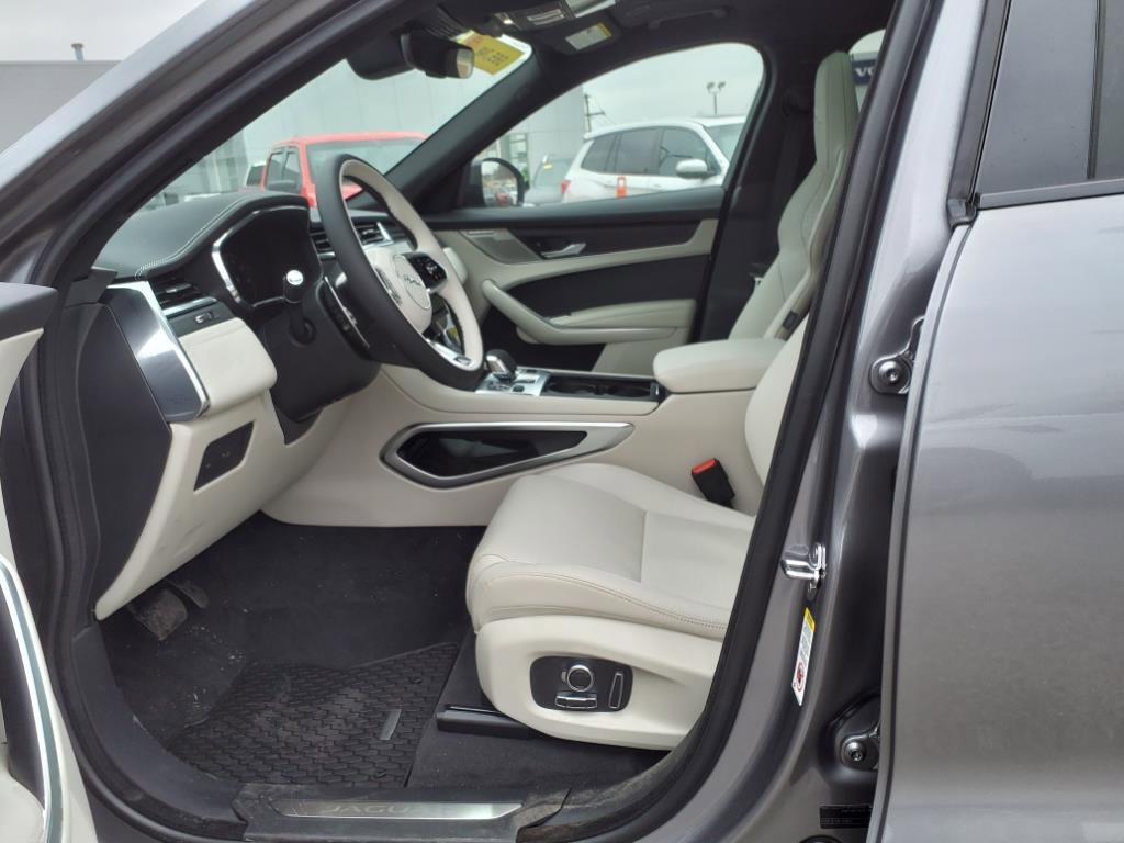 2025 Jaguar F-PACE P250 R-Dynamic S photo 10