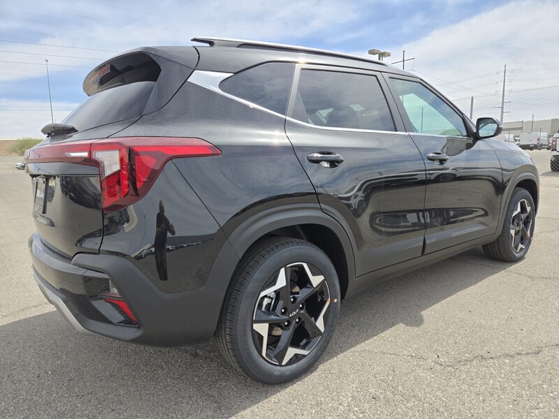 2025 Kia Seltos EX photo 3