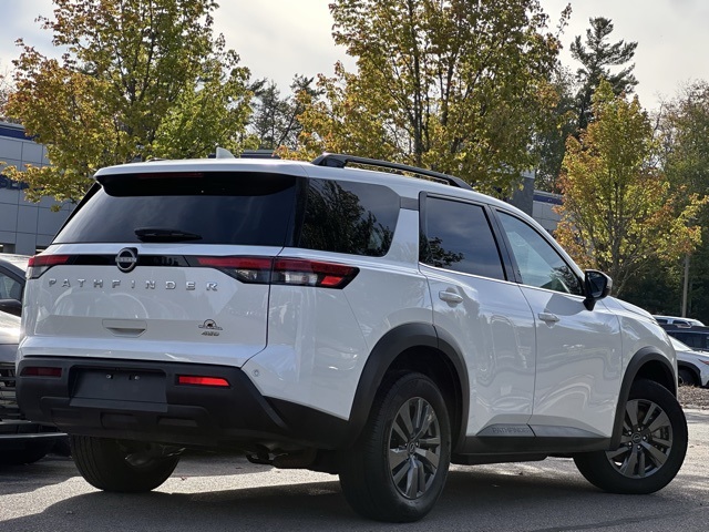 2025 Nissan Pathfinder SV photo 4