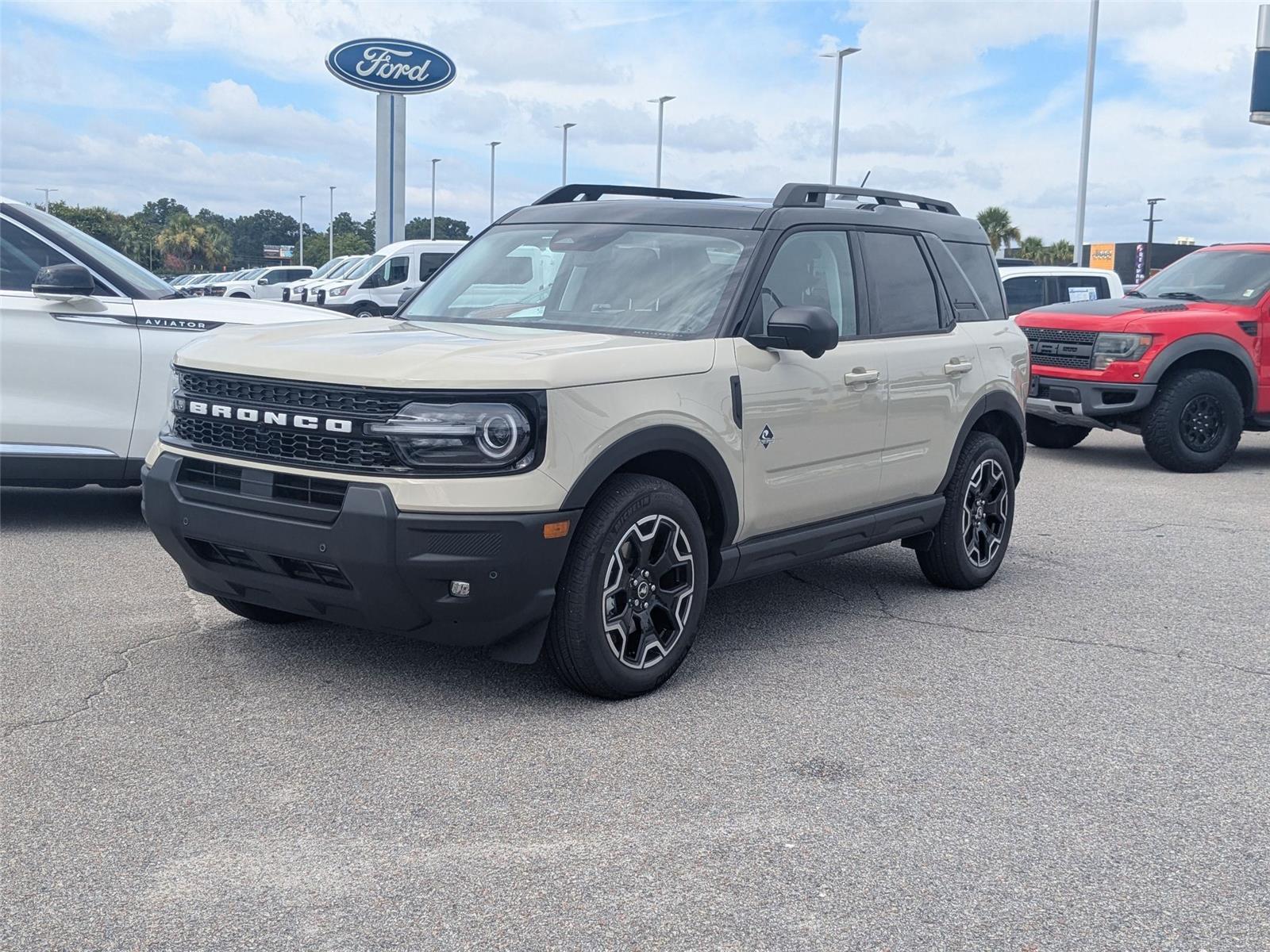 2025 Ford Bronco Sport Outer Banks's photo