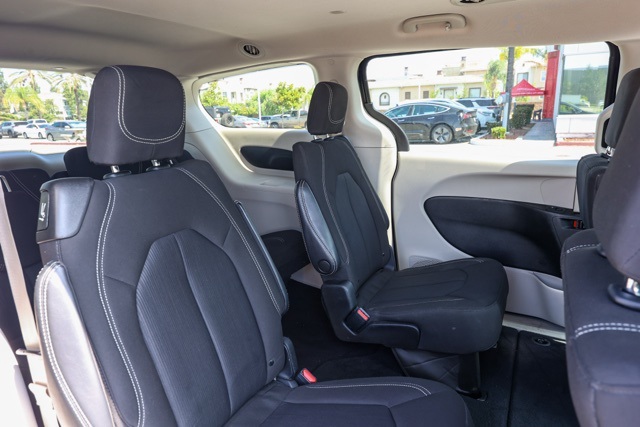 2023 Chrysler Voyager LX photo 15