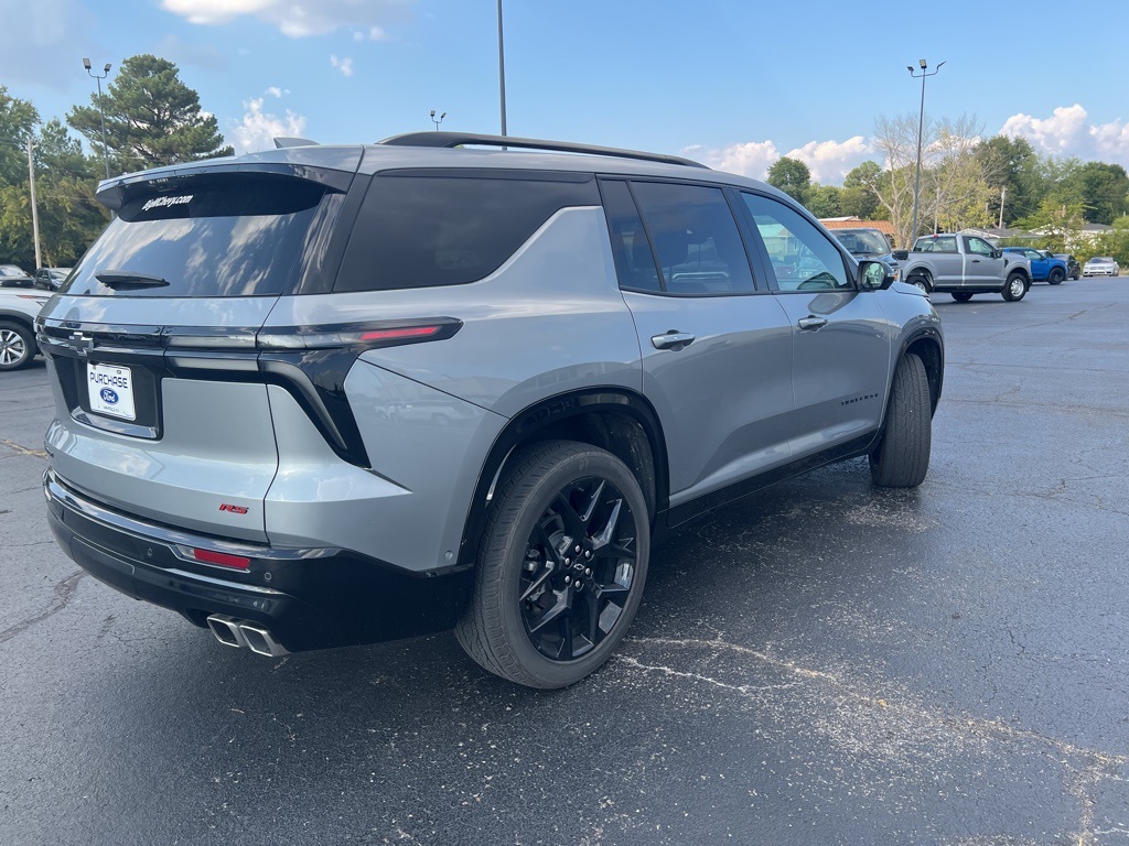 2024 Chevrolet Traverse RS photo 2