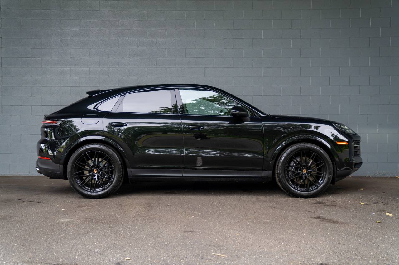 2025 Porsche Cayenne Coupe photo 16