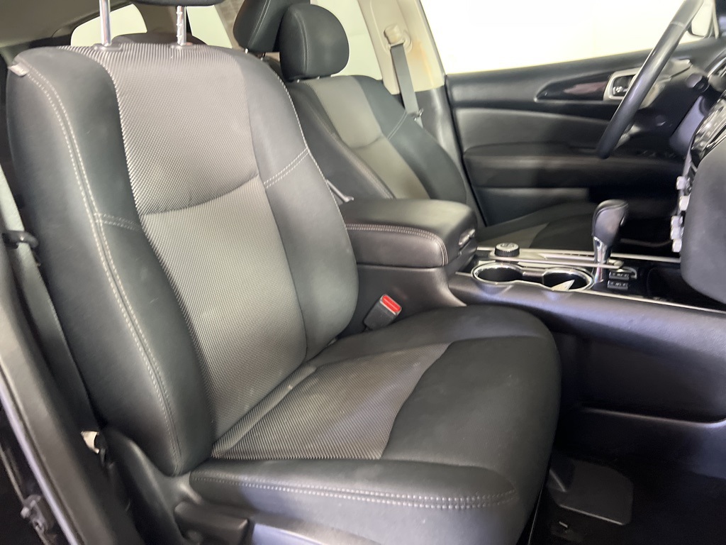 2019 Nissan Pathfinder SV photo 11