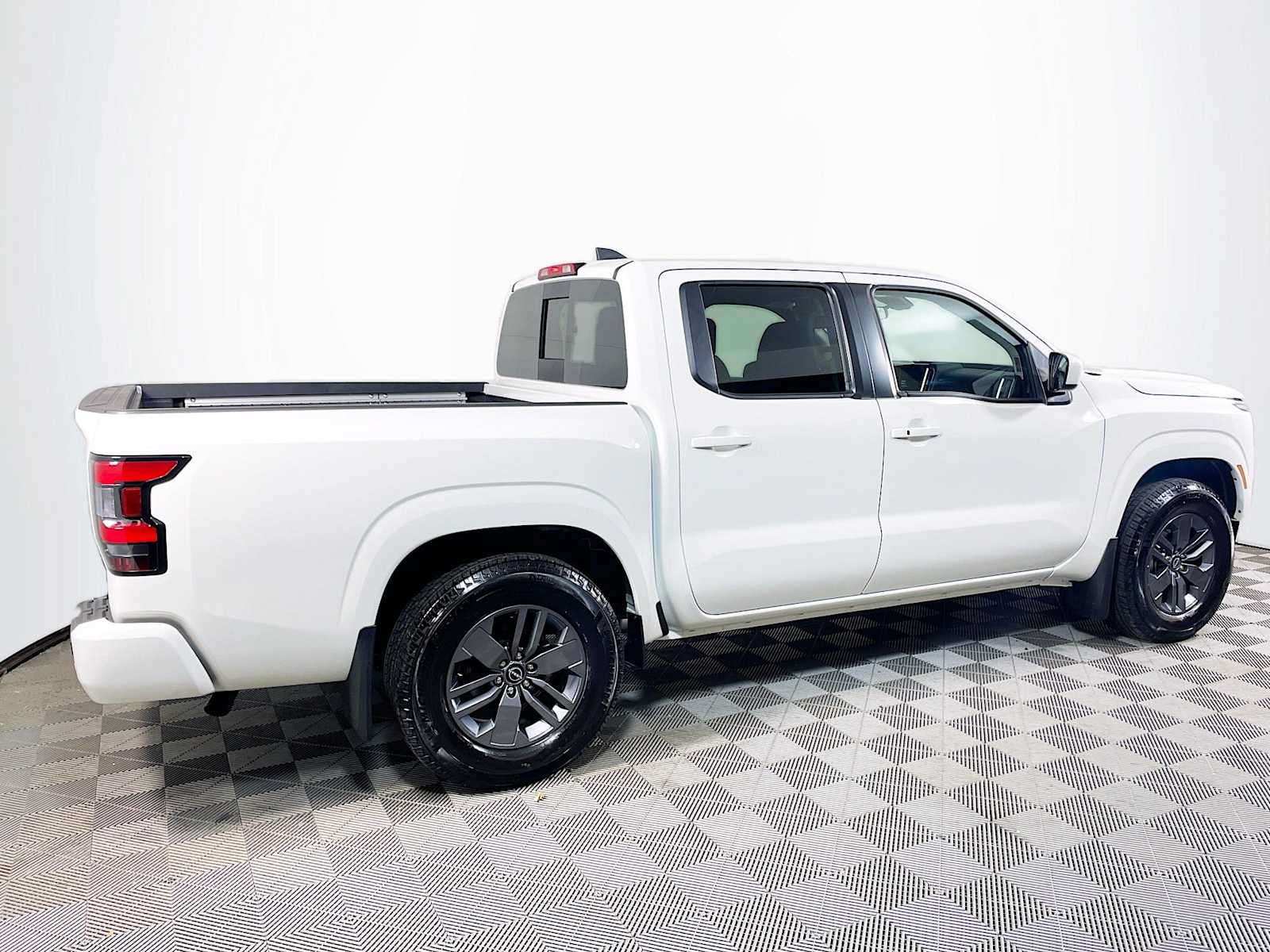 2025 Nissan Frontier SV photo 4