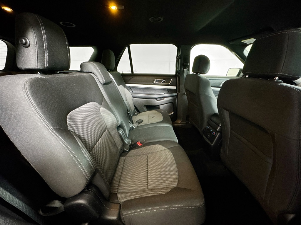 2017 Ford Explorer XLT photo 17