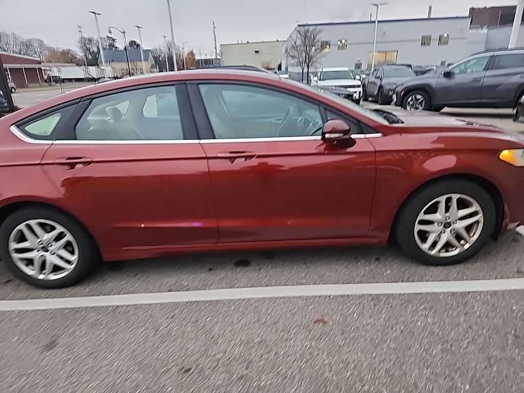 2014 Ford Fusion SE photo 3