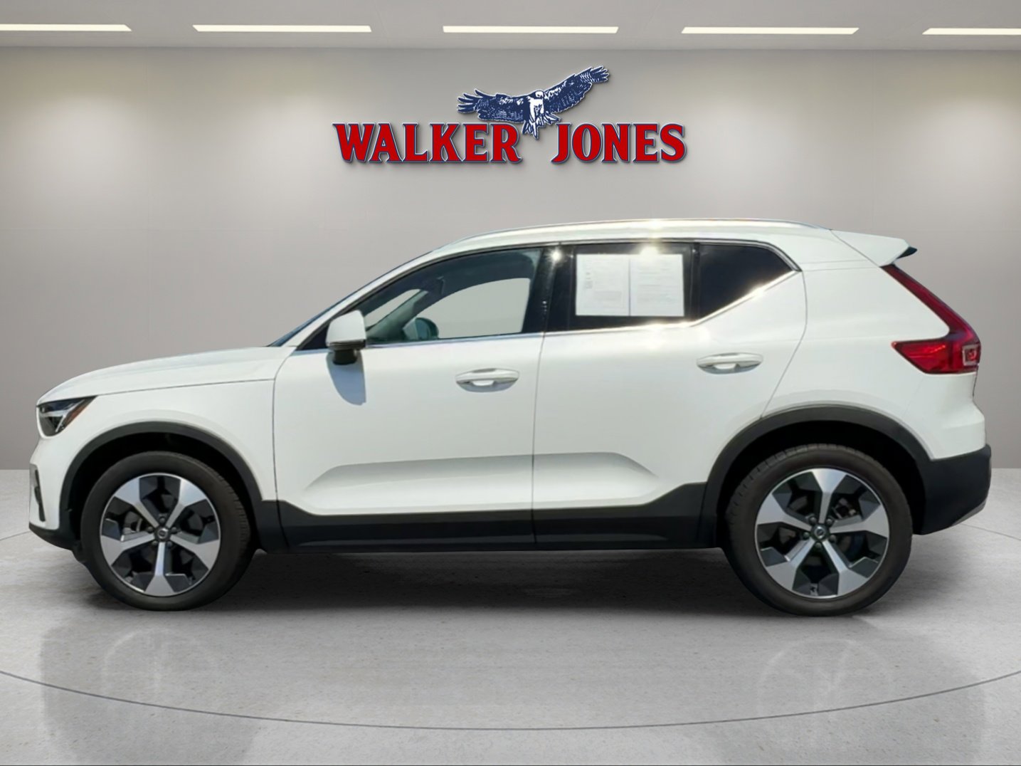 2024 Volvo XC40 AWD Core photo 5