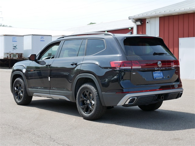 2025 Volkswagen Atlas Peak Edition SE photo 2