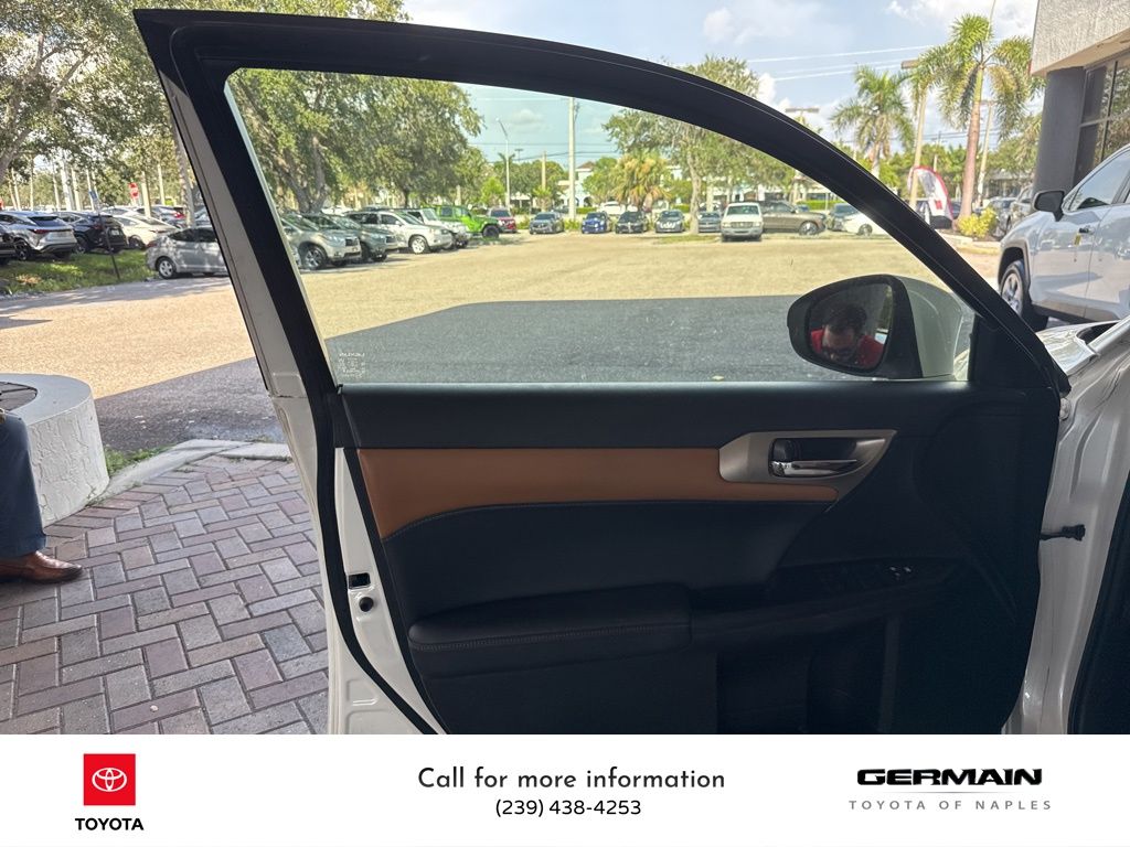 2015 Lexus CT 200h photo 13