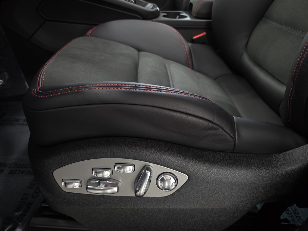 2026 Porsche Macan GTS photo 19