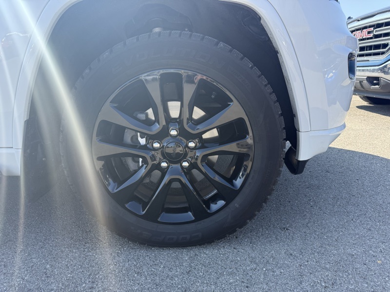 2019 Jeep Grand Cherokee Altitude photo 2