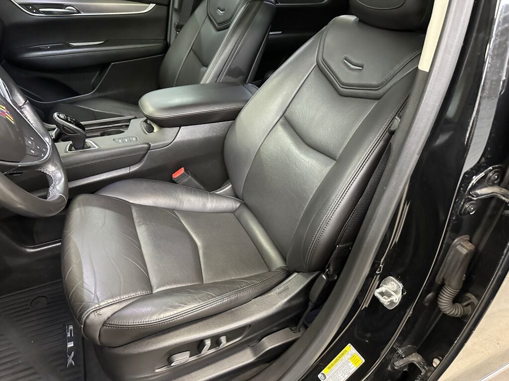 2019 Cadillac XT5 Luxury photo 2