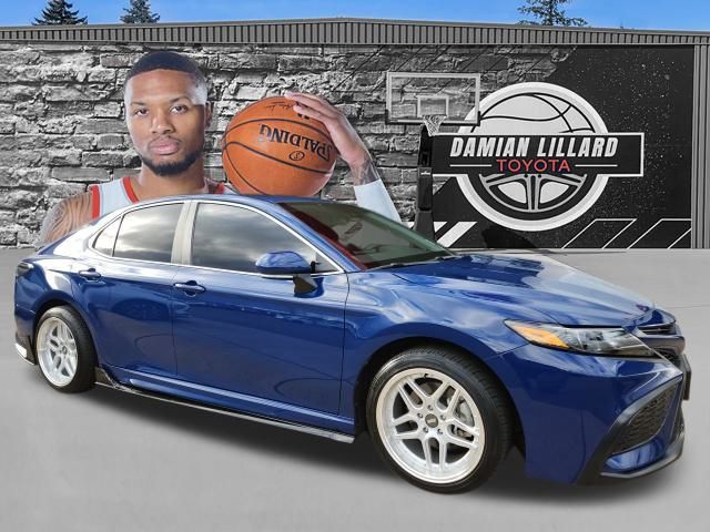 2023 Toyota Camry SE's photo