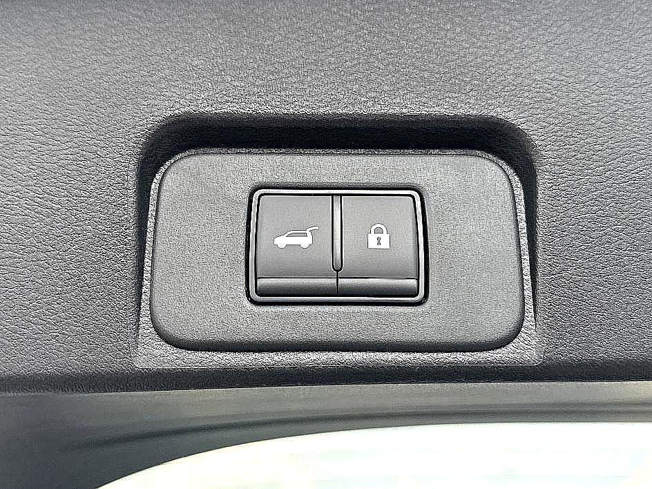 2025 Nissan Rogue SV photo 12