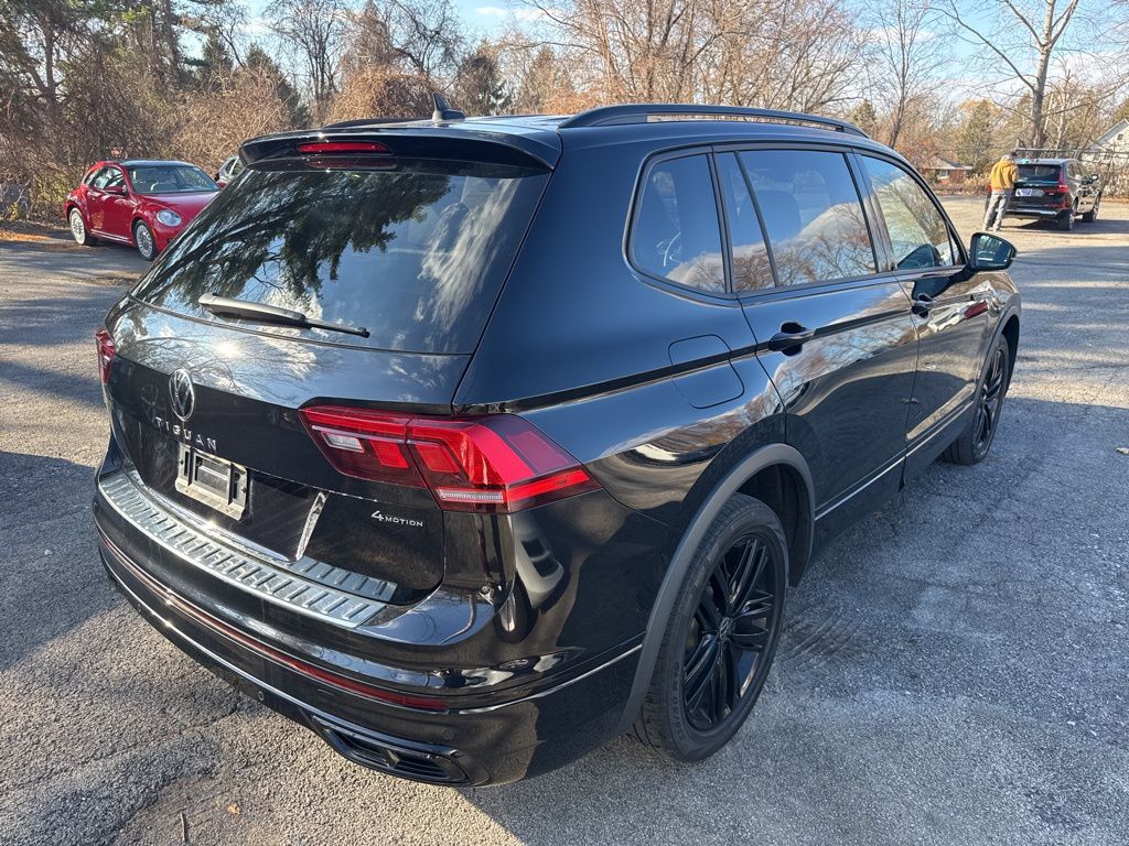 2022 Volkswagen Tiguan SE R-Line Black photo 4