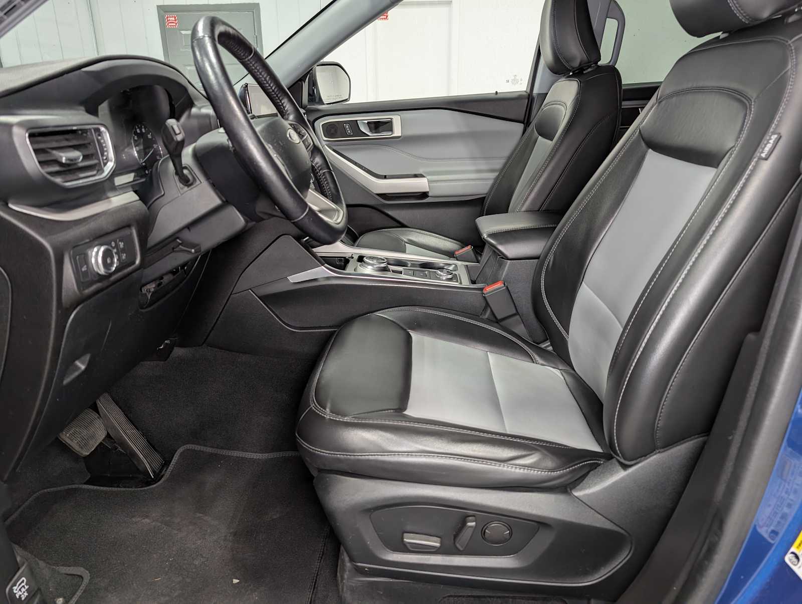 2022 Ford Explorer XLT photo 3