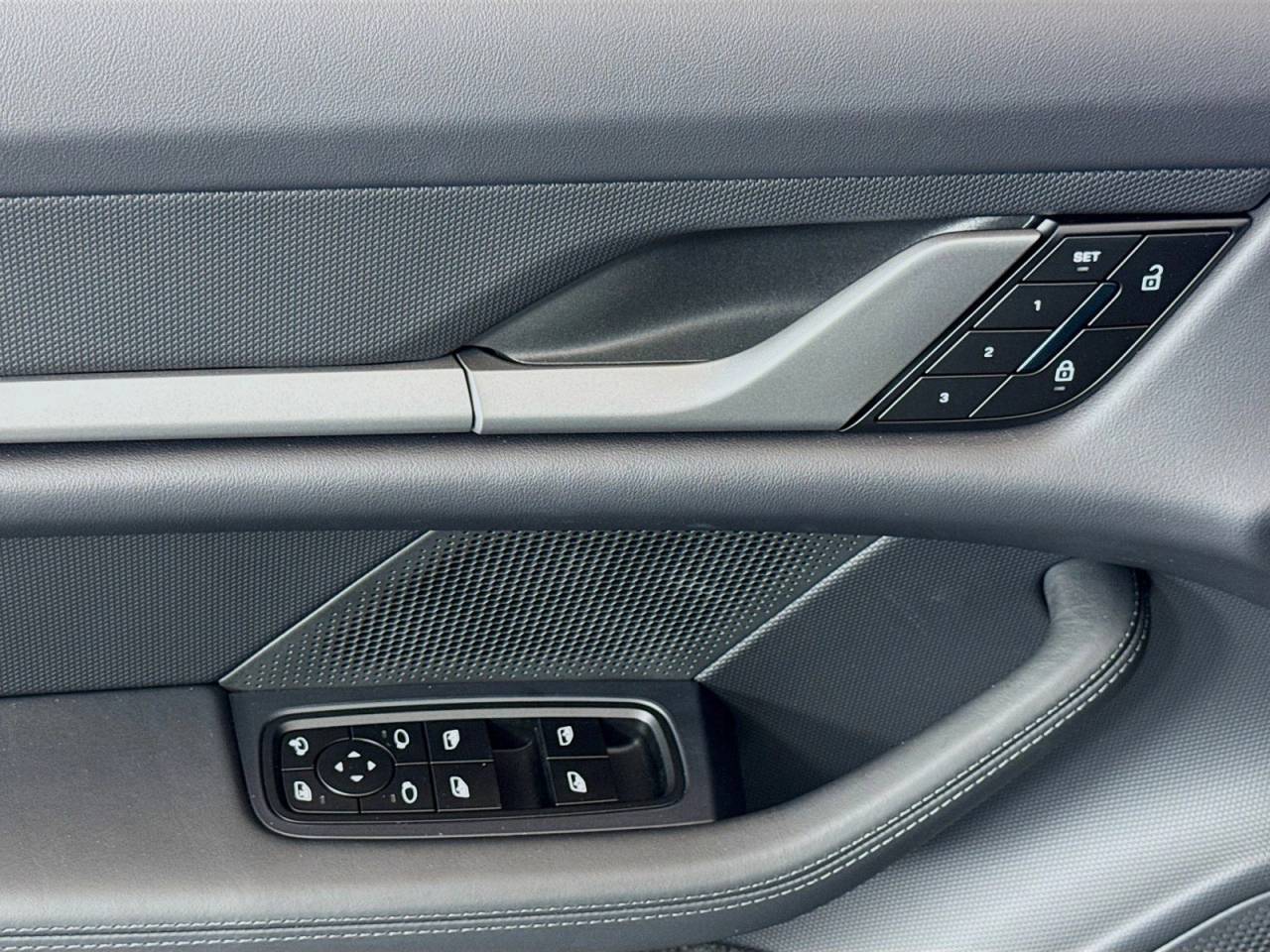 2025 Porsche Taycan photo 22