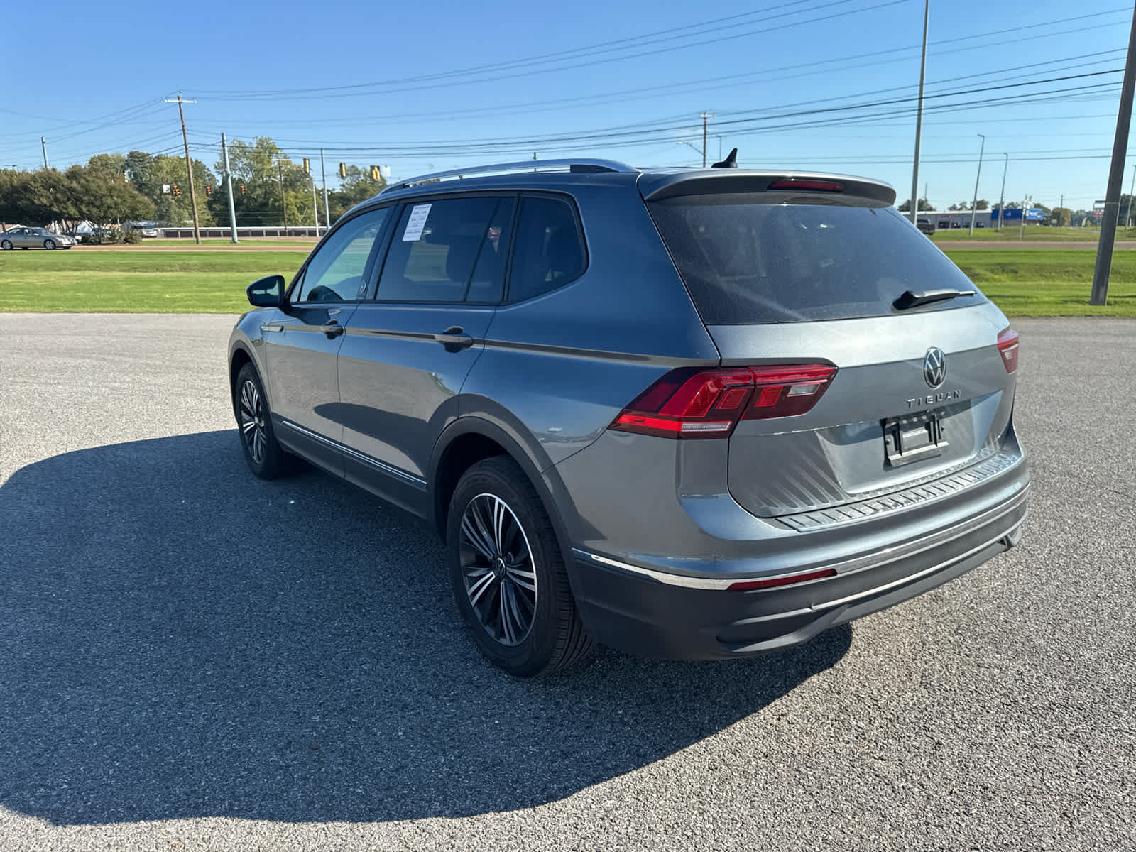 2024 Volkswagen Tiguan Wolfsburg Edition photo 4