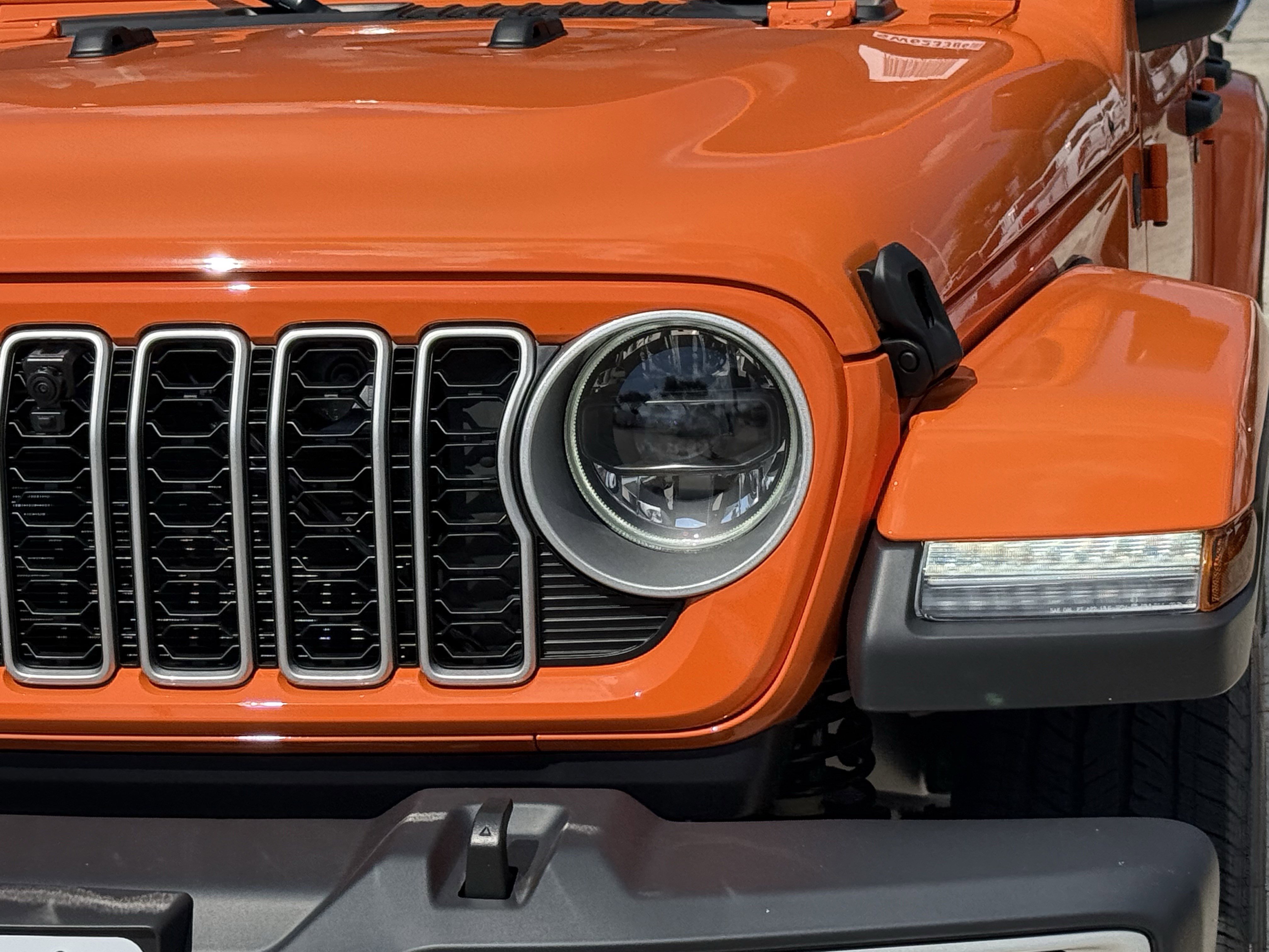 2025 Jeep Wrangler Sahara photo 2