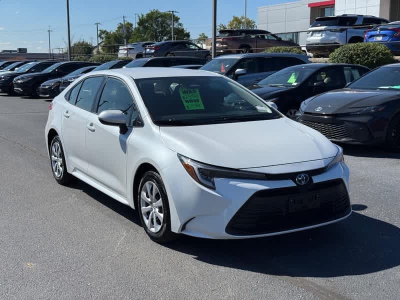 2025 Toyota Corolla LE's photo