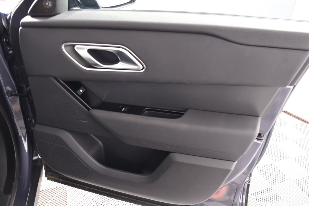 2025 Land Rover Range Rover Velar SE photo 16