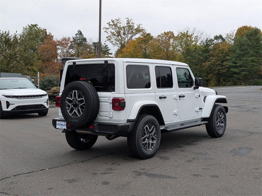 2025 Jeep Wrangler Sahara photo 3
