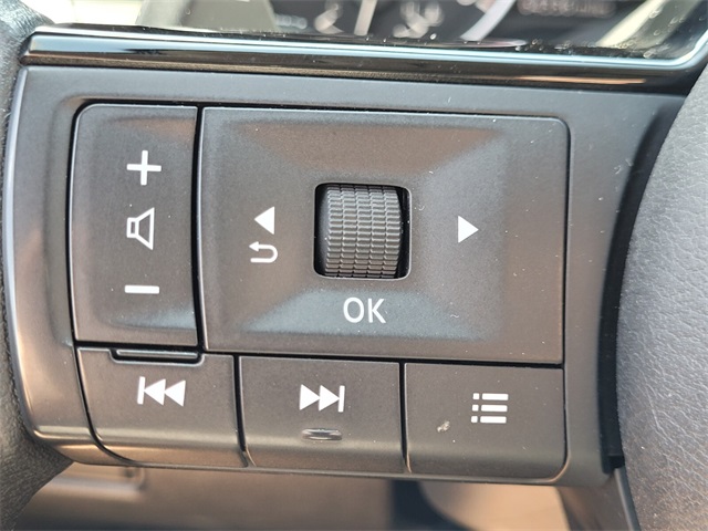 2023 Nissan Rogue SV photo 25