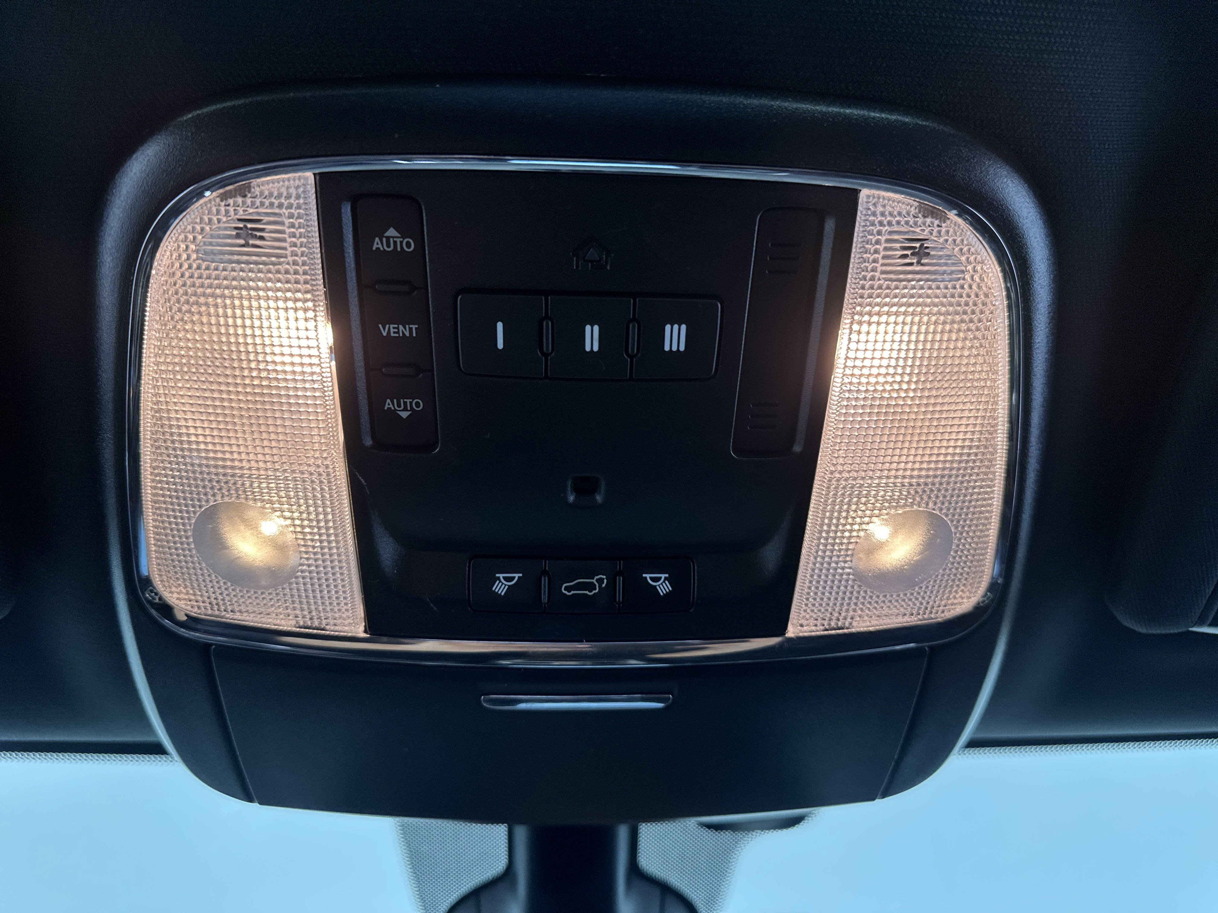 2018 Jeep Grand Cherokee Altitude photo 17