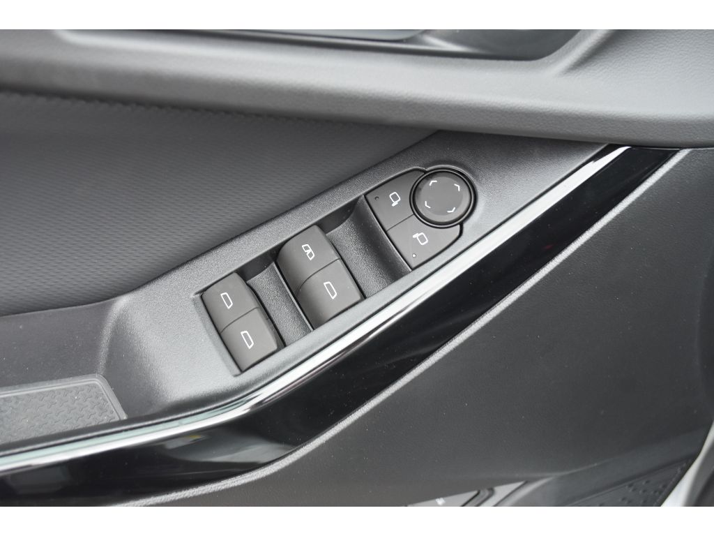 2026 Chevrolet Equinox photo 14