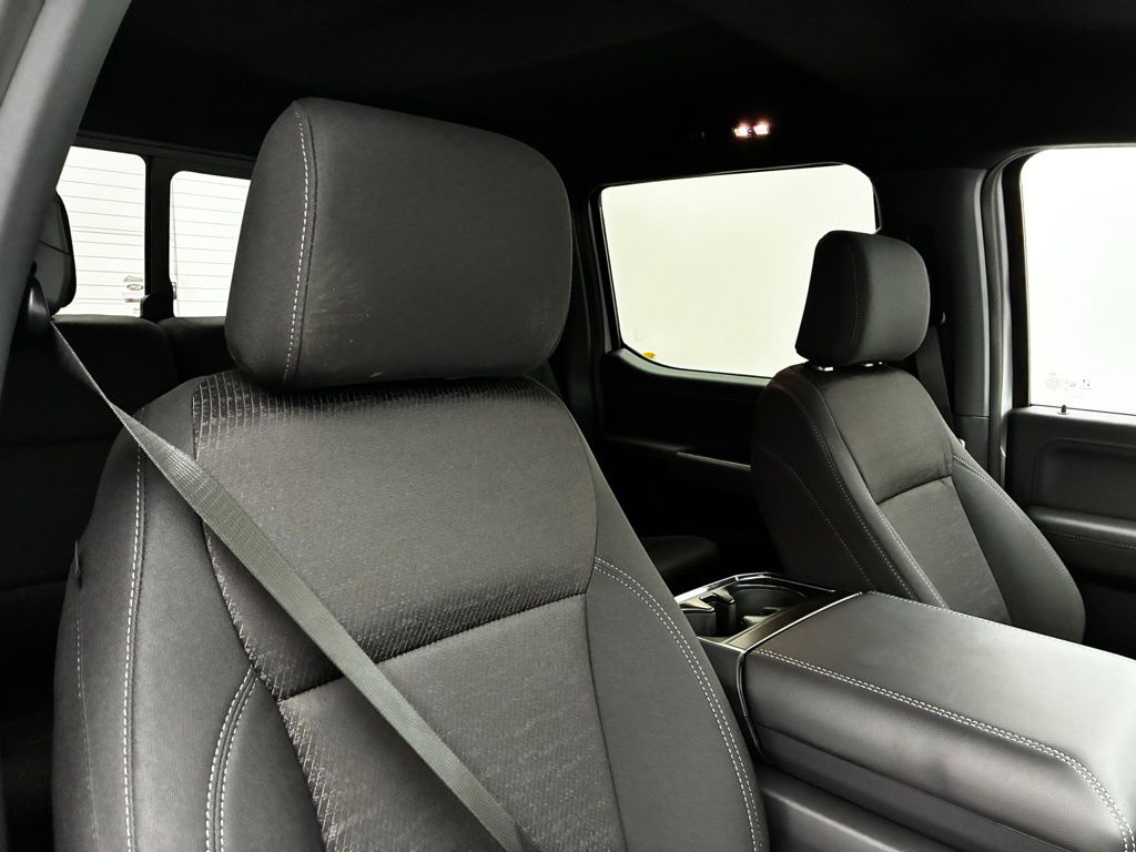 2025 Ford F-150 XLT photo 32