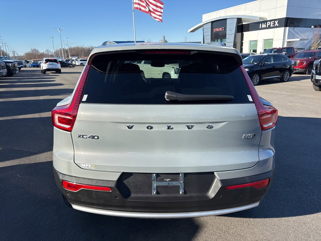 2025 Volvo XC40 Core photo 4