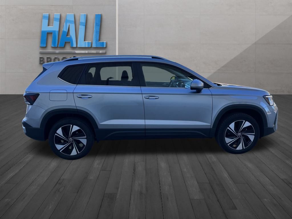 2025 Volkswagen Taos SE photo 4