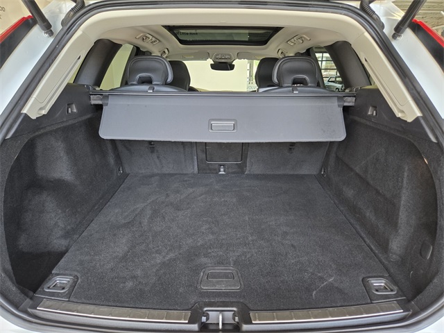 2023 Volvo XC60 B5 Plus photo 16