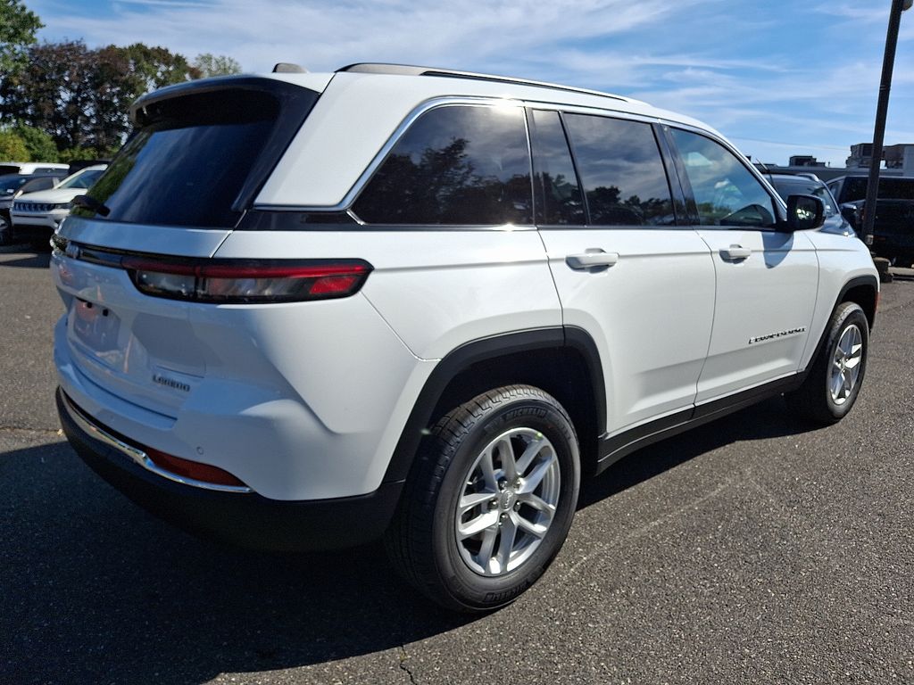 2025 Jeep Grand Cherokee Laredo X photo 4